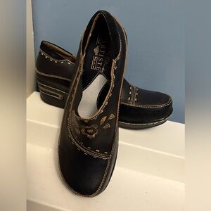 L'ATISTE Black and Tan Leather Shoes